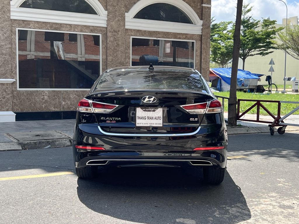 Hyundai Elantra 2.0 AT 2018 - ảnh 2
