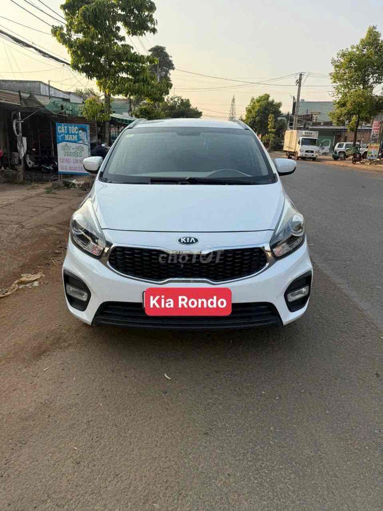 Kia Rondo 2018 - ảnh 1