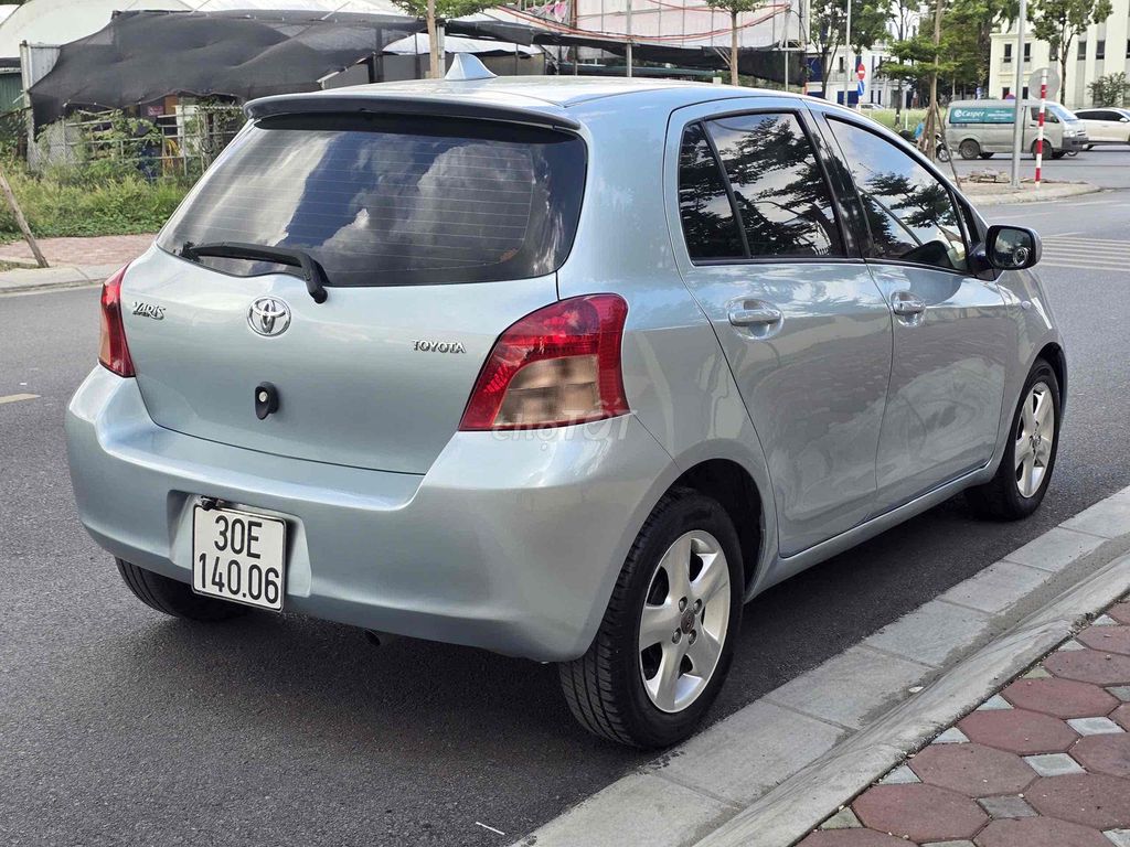 Toyota Yaris 2007 - ảnh 4