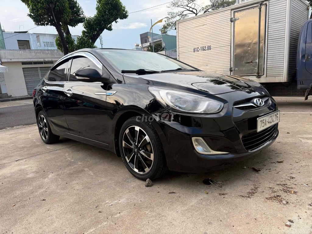 Hyundai Accent 2012 - ảnh 3