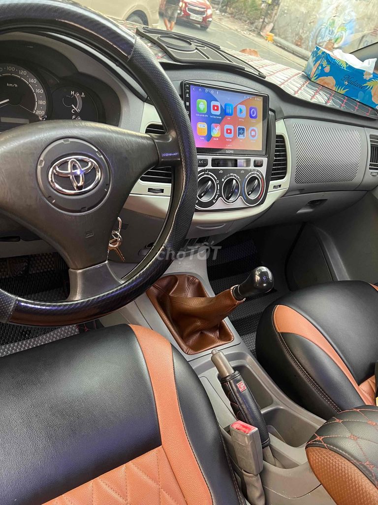 Toyota Innova - ảnh 4