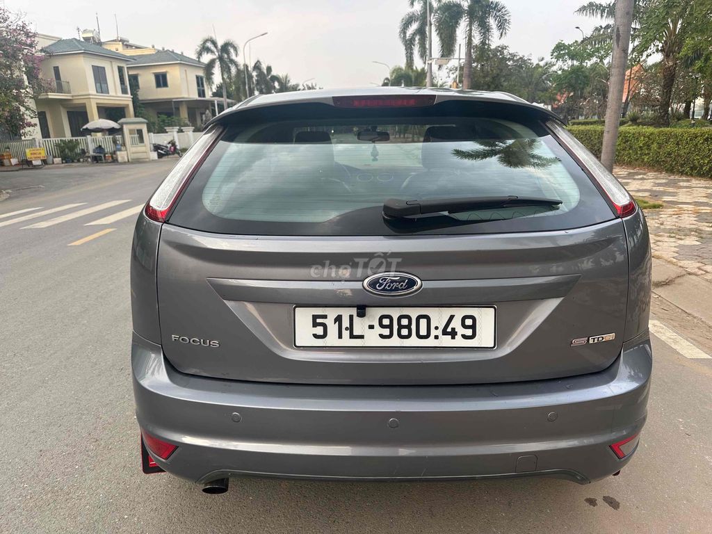 Ford Focus - ảnh 2