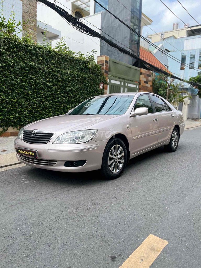 Toyota Camry - ảnh 2