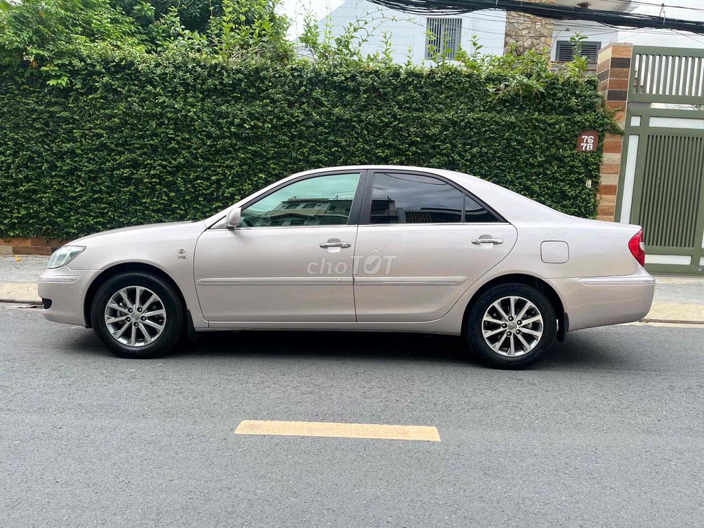 Toyota Camry - ảnh 3