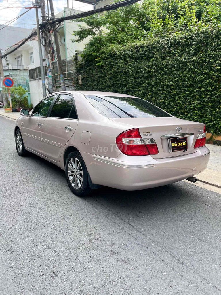 Toyota Camry - ảnh 5
