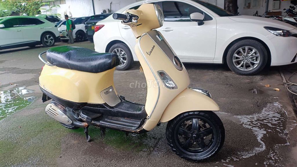 Piaggio Vespa 2010 - ảnh 2