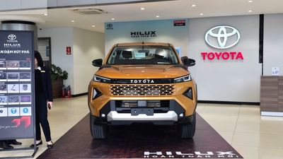 Toyota Hilux Pro 2.8L 4x2 AT 2026 - ảnh 1