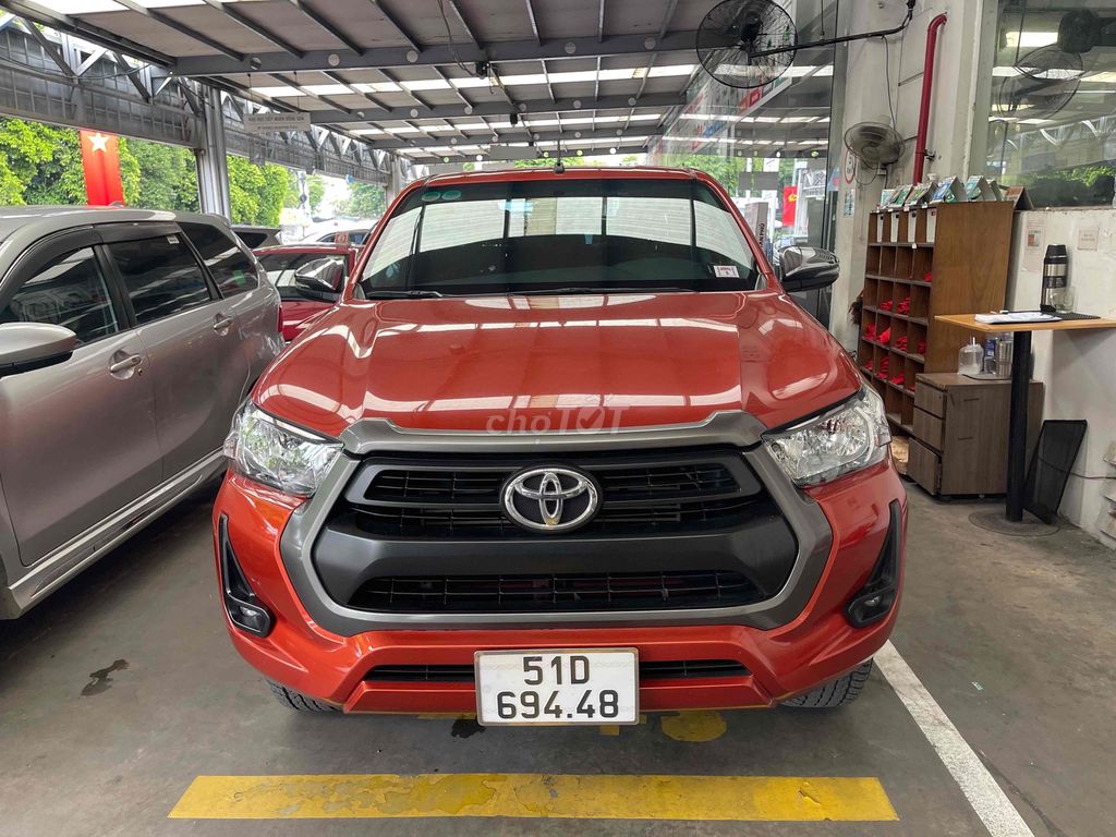 Toyota Hilux 2021 - ảnh 1