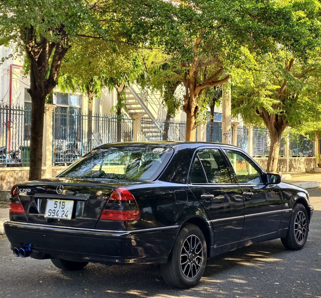Mercedes-Benz - ảnh 2