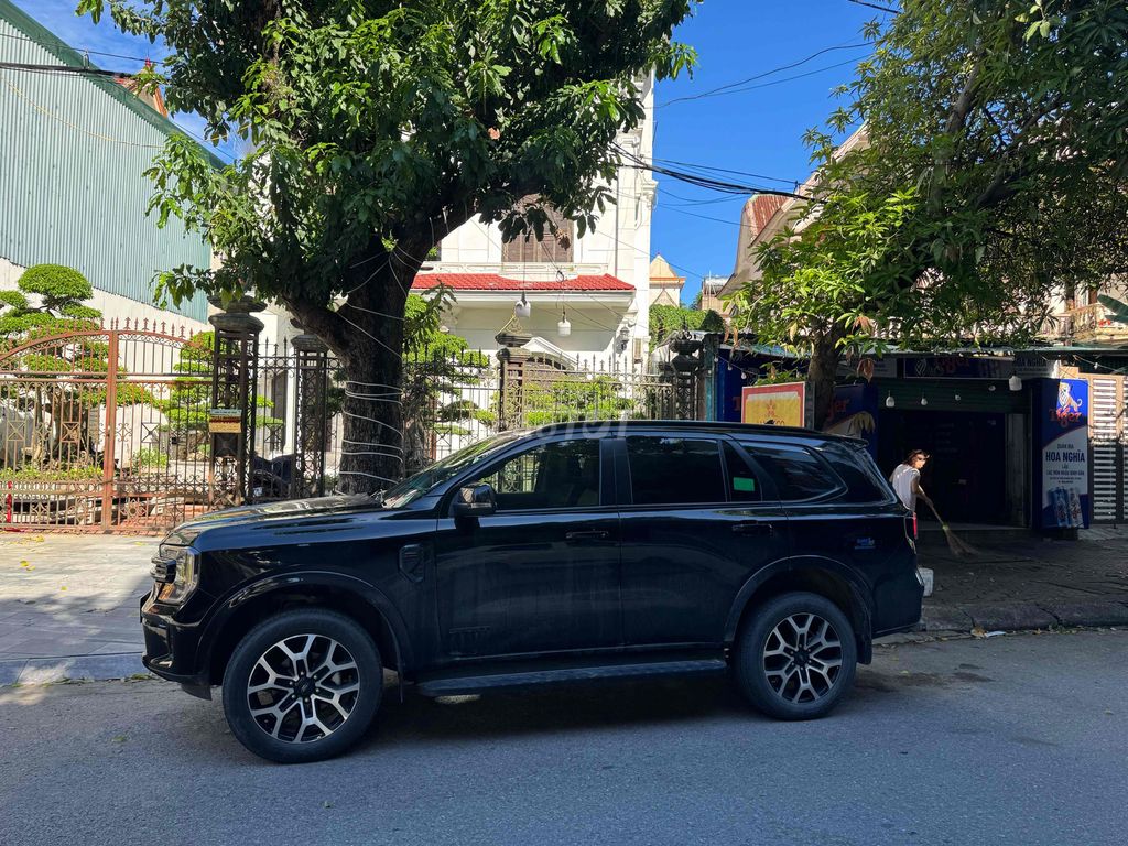 Ford Everest 2023 - ảnh 2