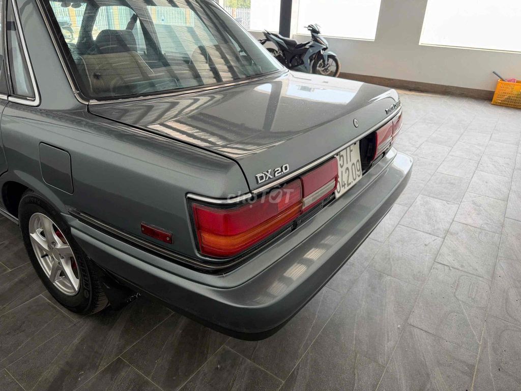 Toyota Camry - ảnh 4