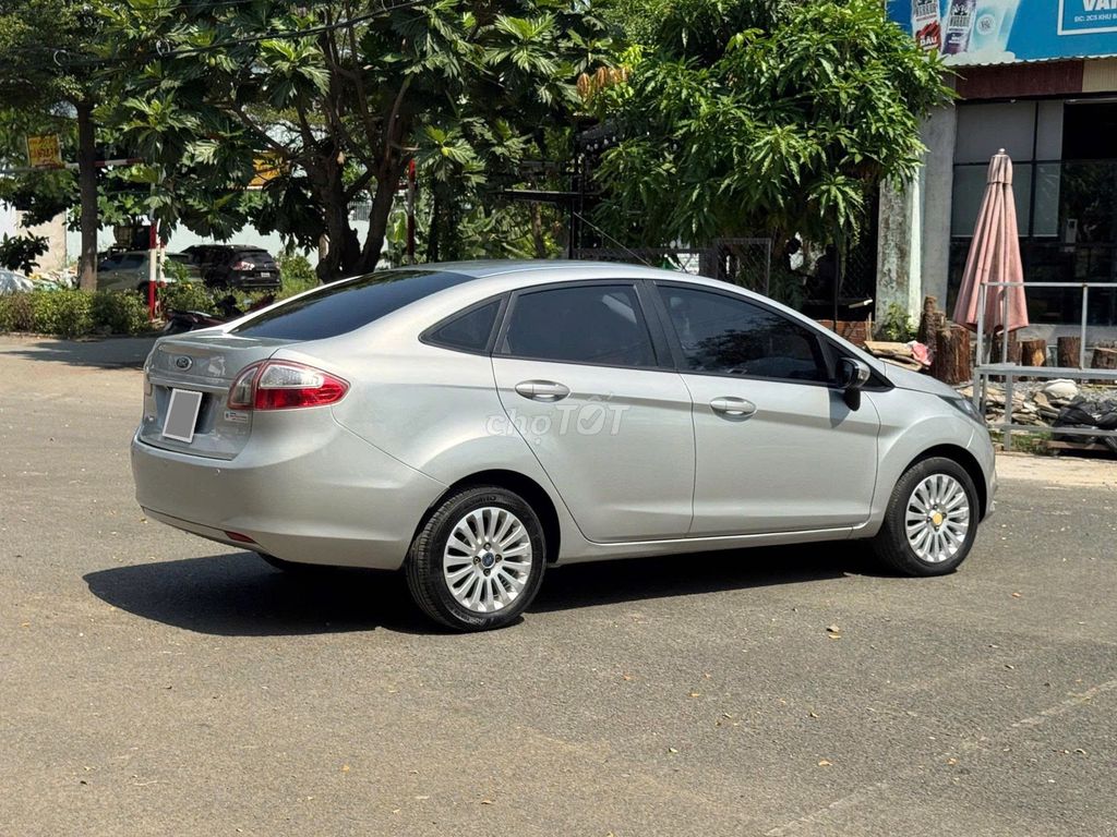 Ford Fiesta 2012 - ảnh 2