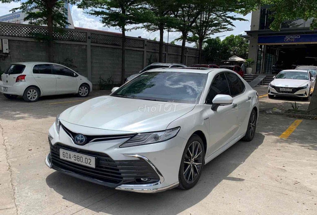 Toyota Camry 2022 - ảnh 1