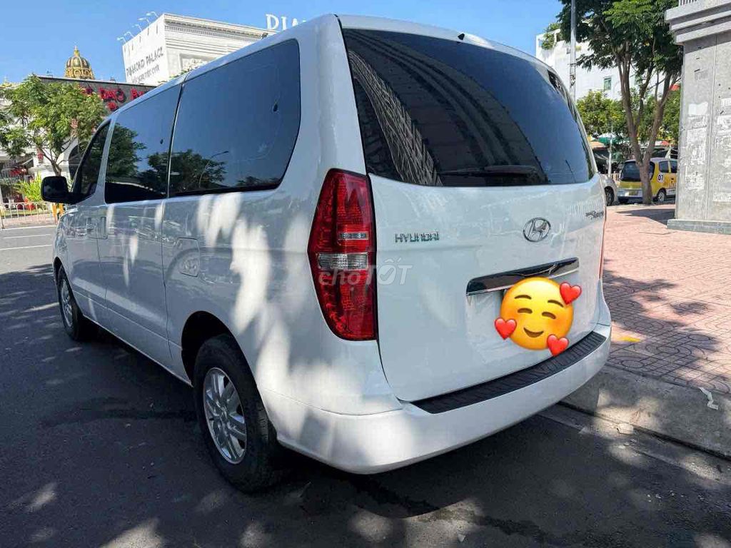 Hyundai Starex - ảnh 4