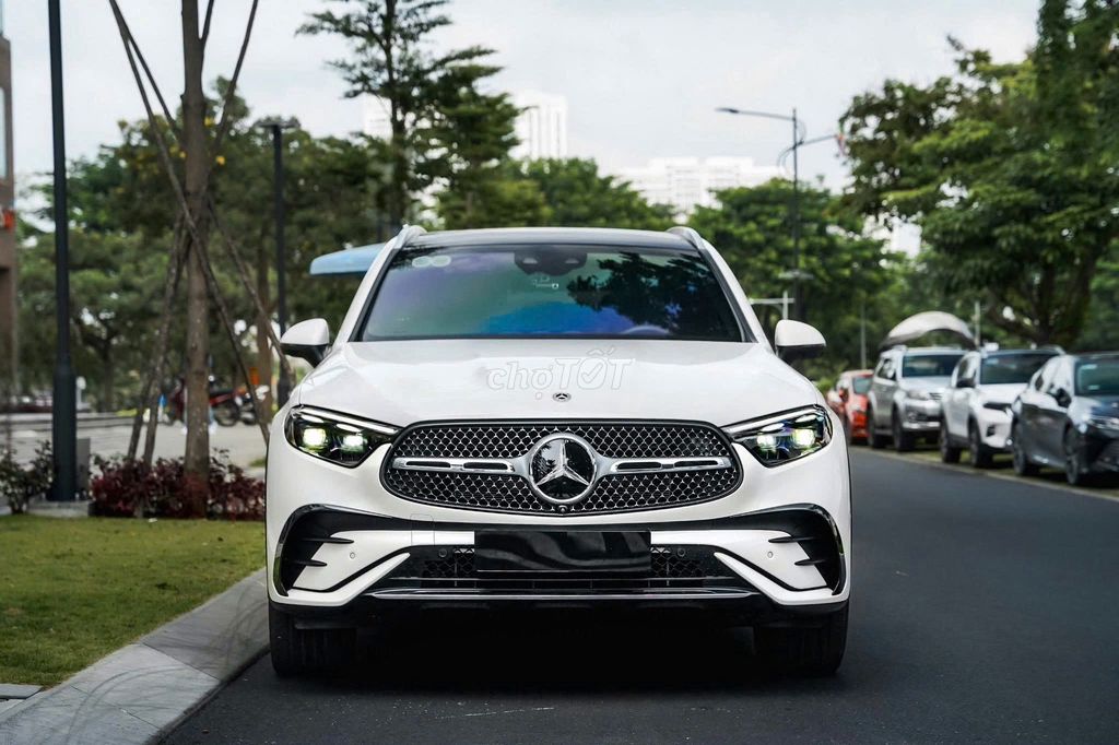 Mercedes-Benz GLC 300 4Matic 2025 - ảnh 1
