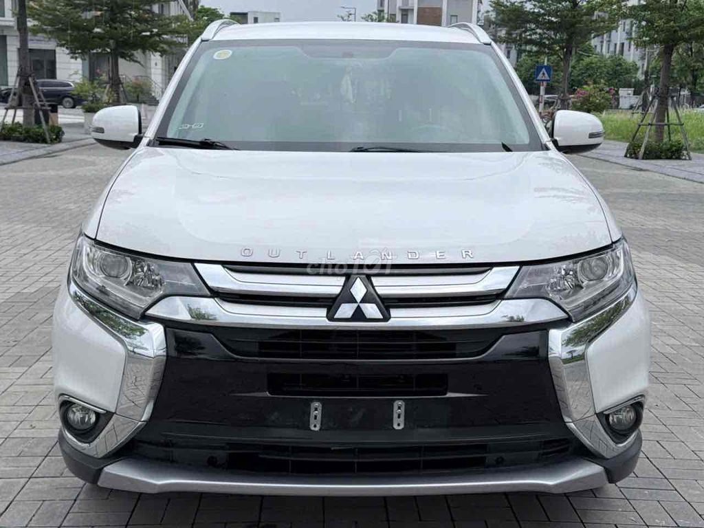 Mitsubishi Outlander 2.0 CVT 2018 - ảnh 1