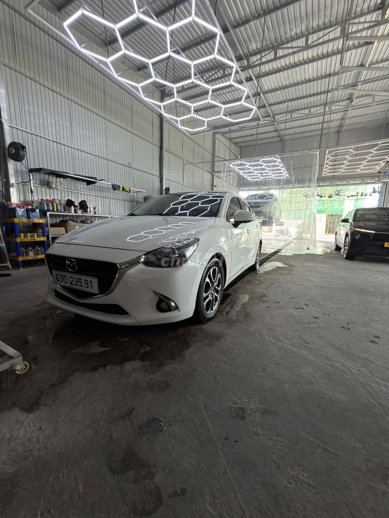 Mazda 2 - ảnh 1