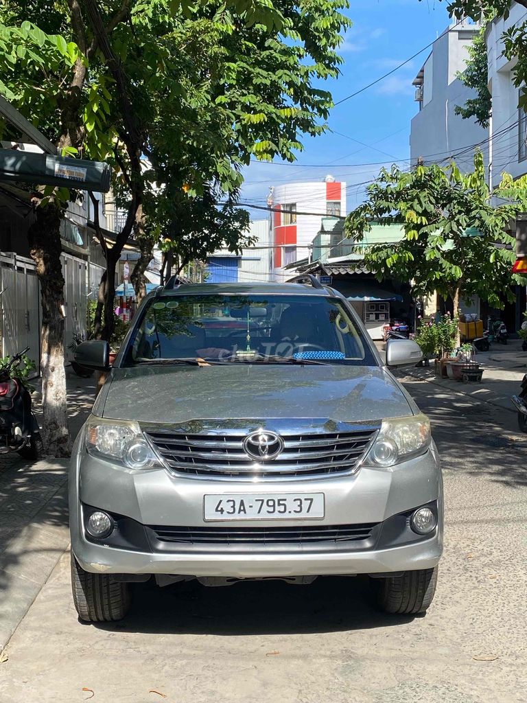Toyota Fortuner 2012 - ảnh 1