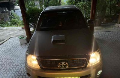 Toyota Hilux 2011 - ảnh 1