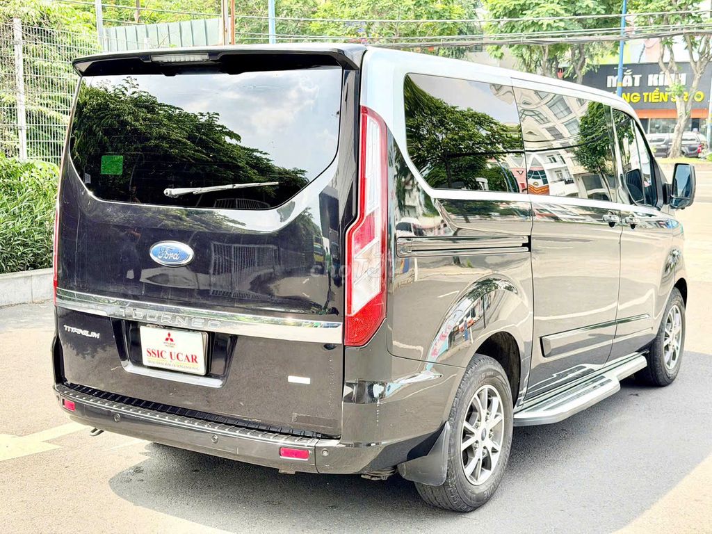 Ford Tourneo - ảnh 5