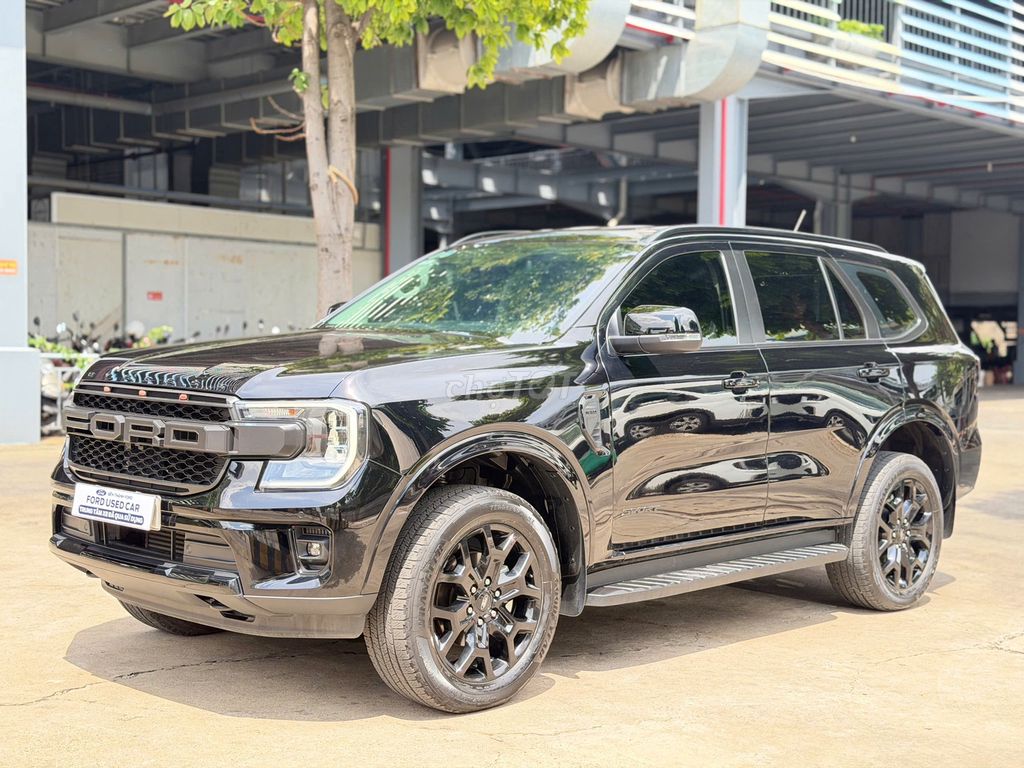 Ford Everest 2025 - ảnh 1