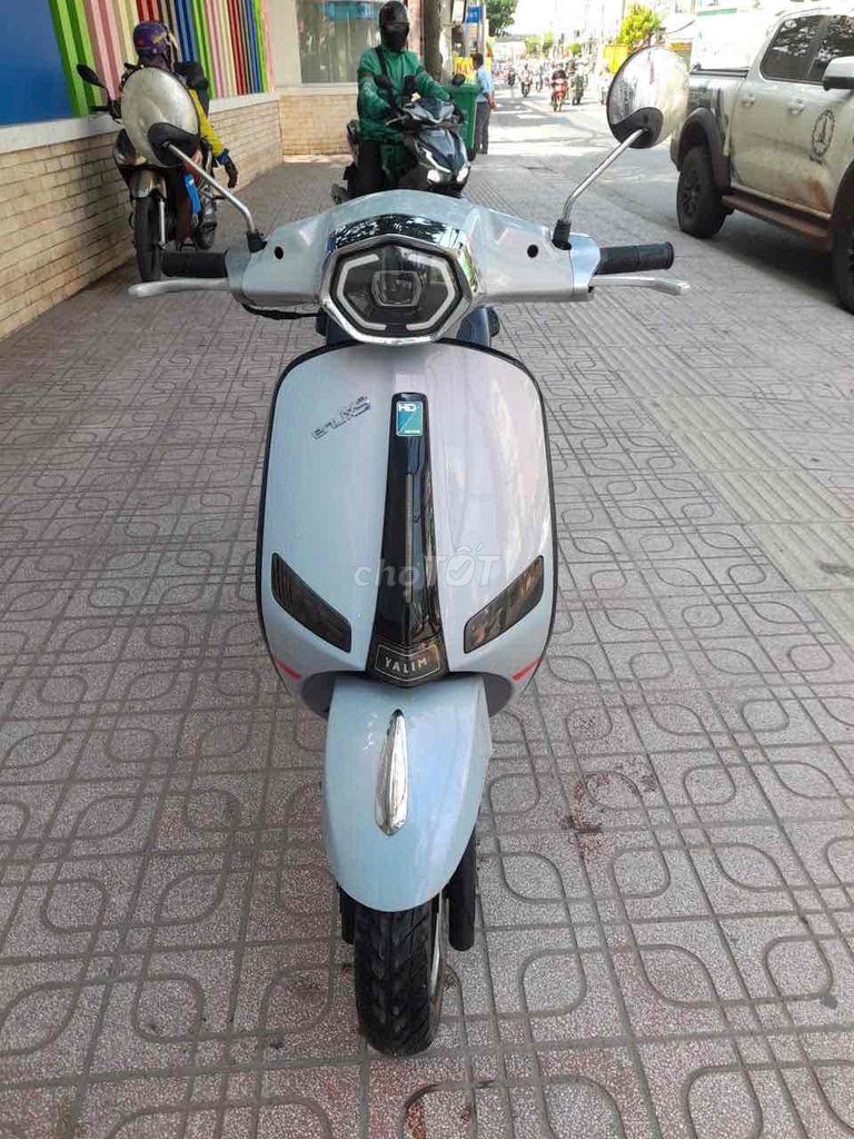 Vespa 2022 - ảnh 1
