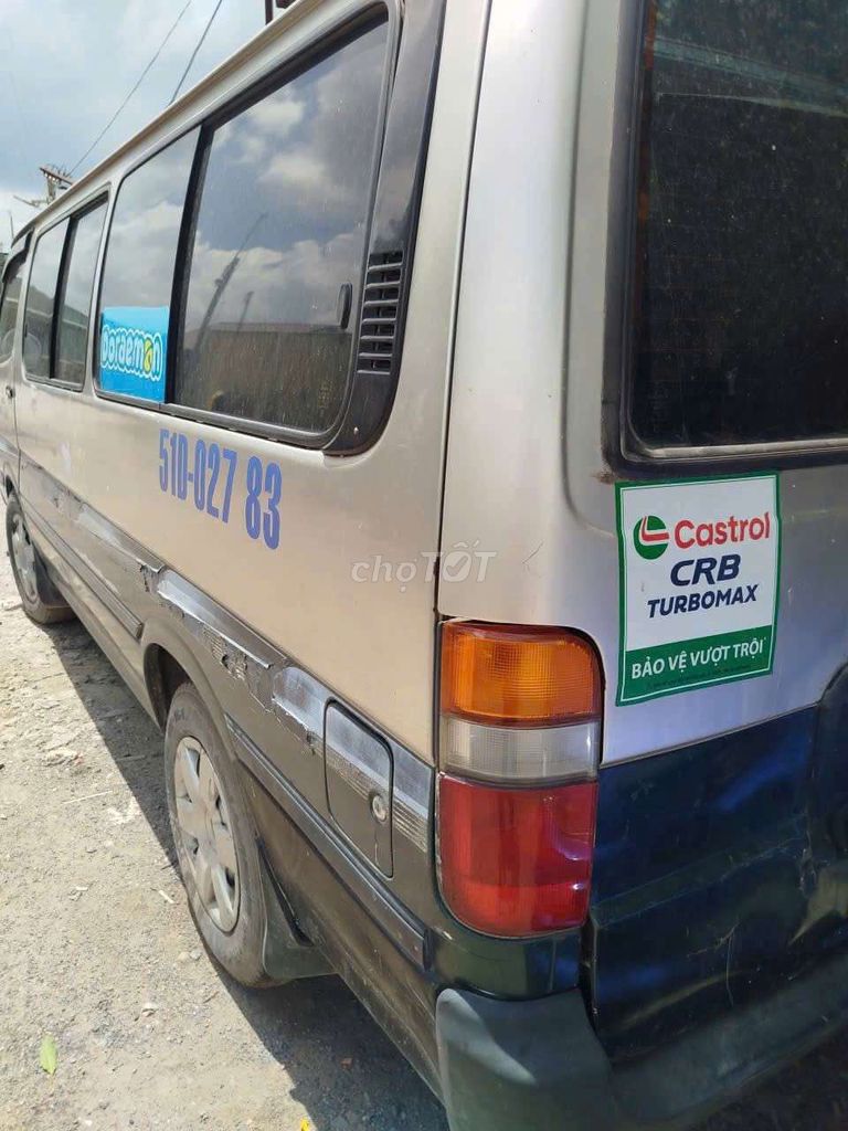 Toyota Hiace 2001 - ảnh 1