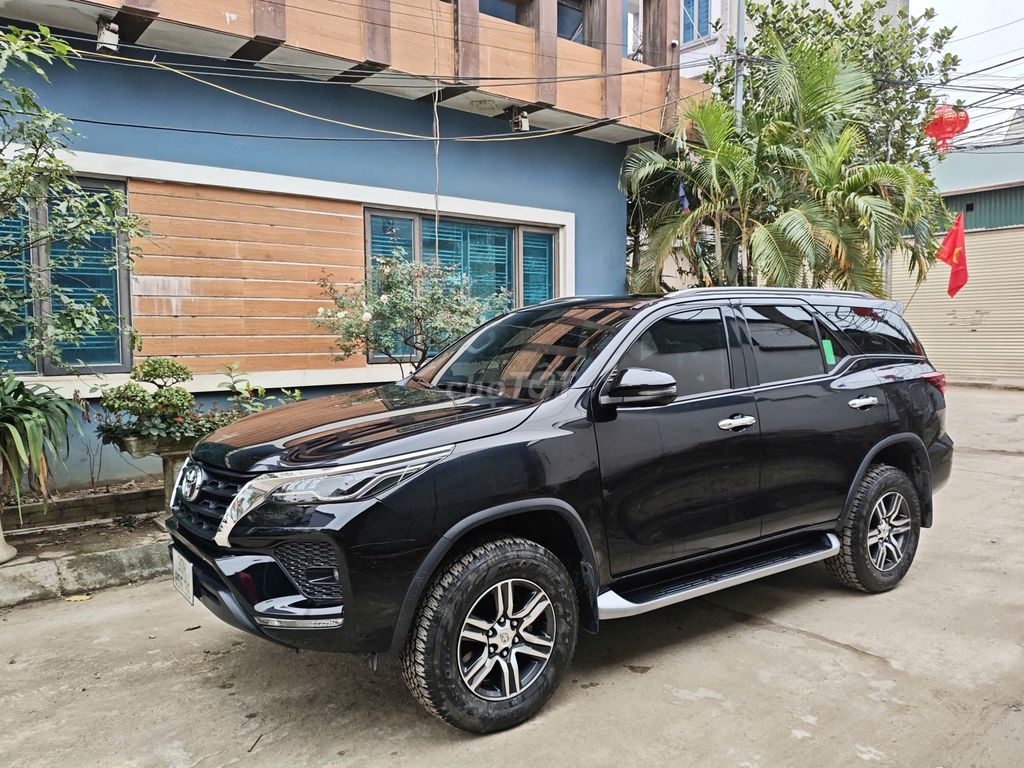 Toyota Fortuner - ảnh 1