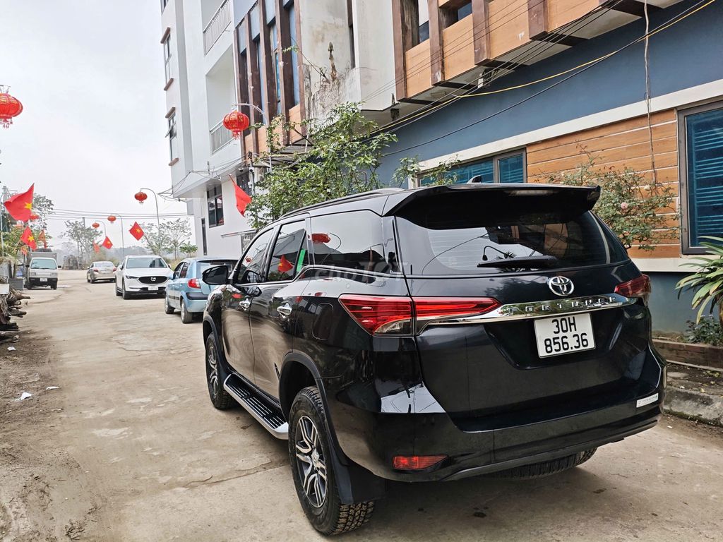 Toyota Fortuner - ảnh 3