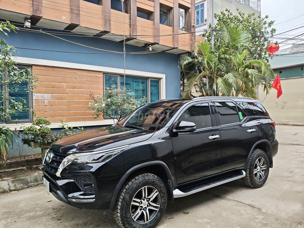 Toyota Fortuner - ảnh 4