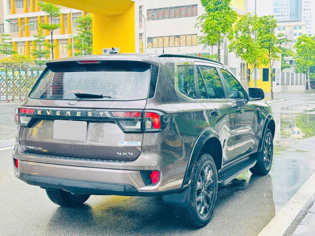 Ford Everest - ảnh 3