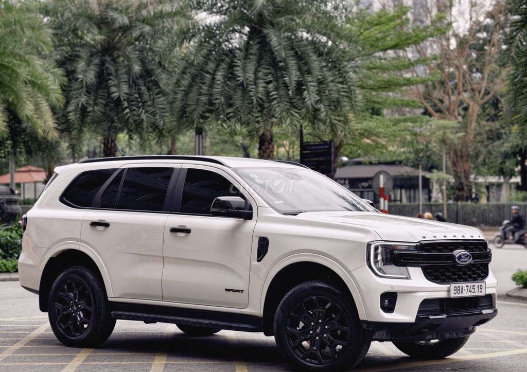 Ford Everest 2024 - ảnh 1