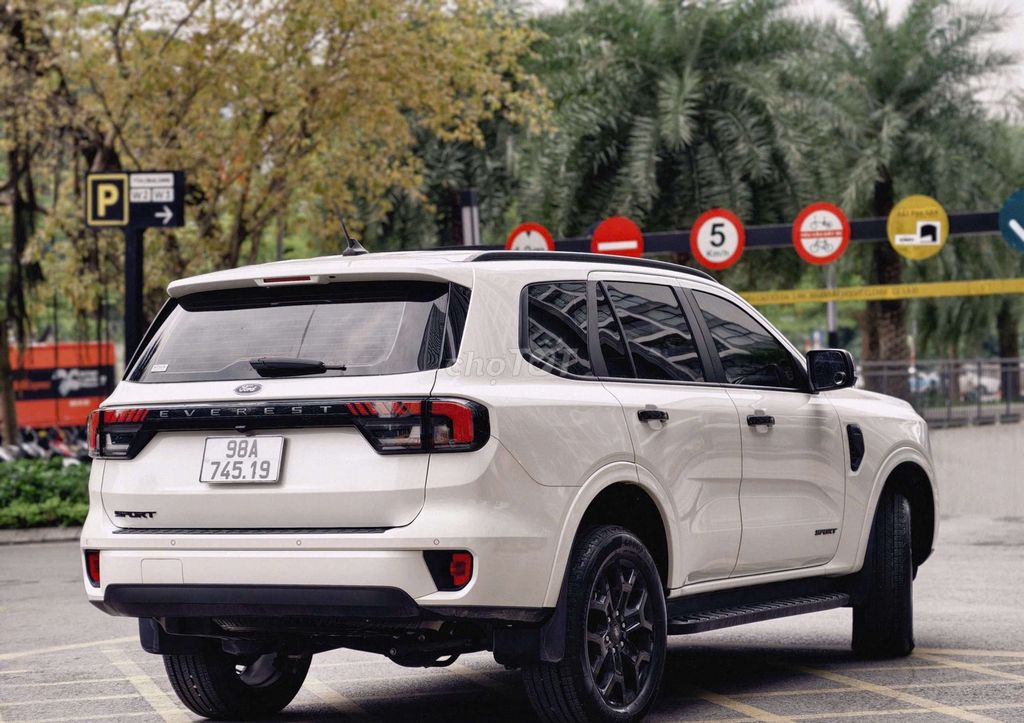 Ford Everest 2024 - ảnh 2