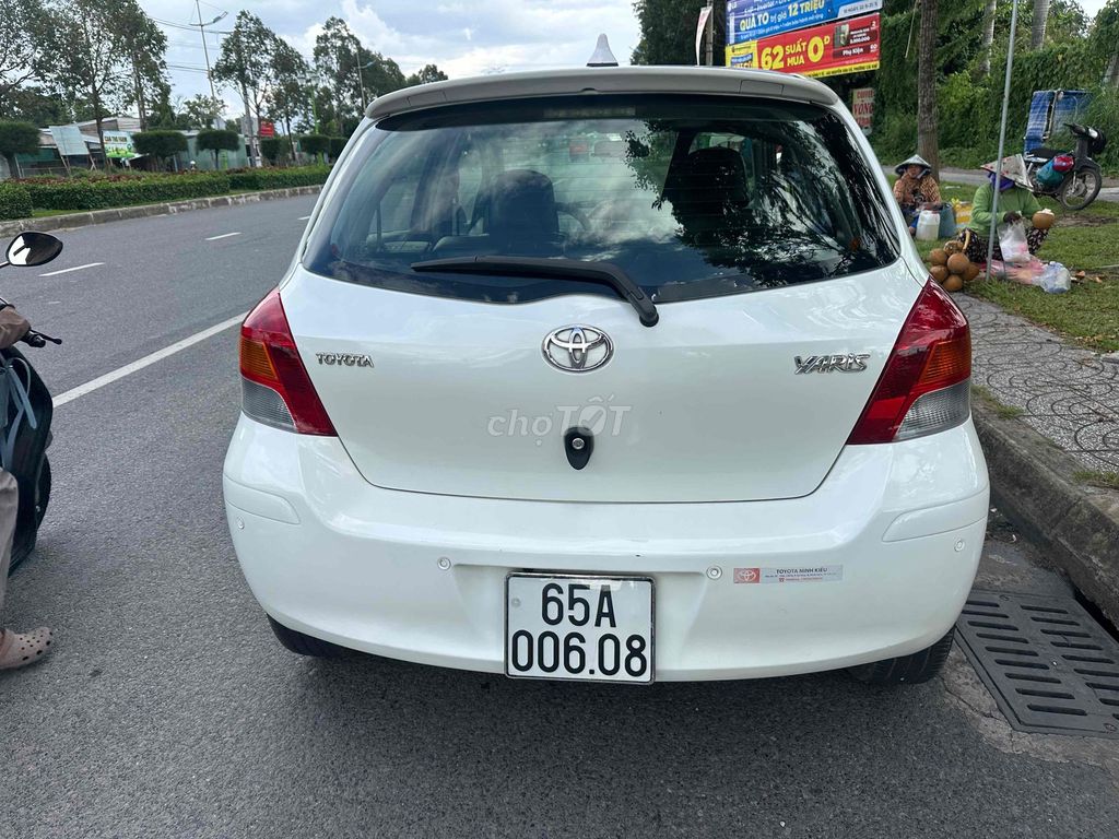 Toyota Yaris 2010 - ảnh 2
