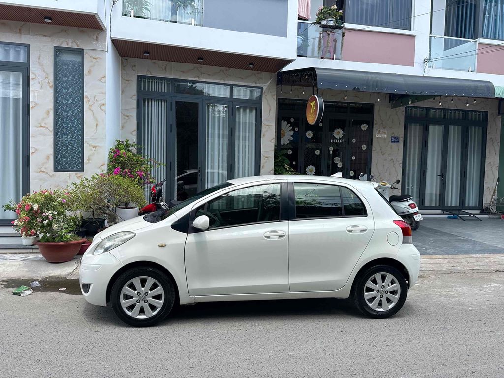 Toyota Yaris 2010 - ảnh 3