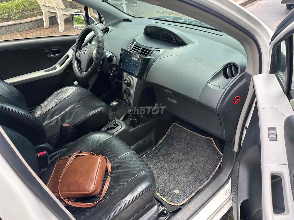 Toyota Yaris 2010 - ảnh 4