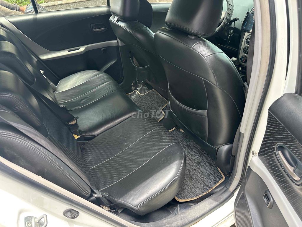 Toyota Yaris 2010 - ảnh 5
