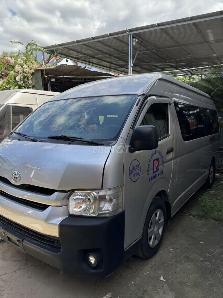 Toyota Hiace 2016 - ảnh 2