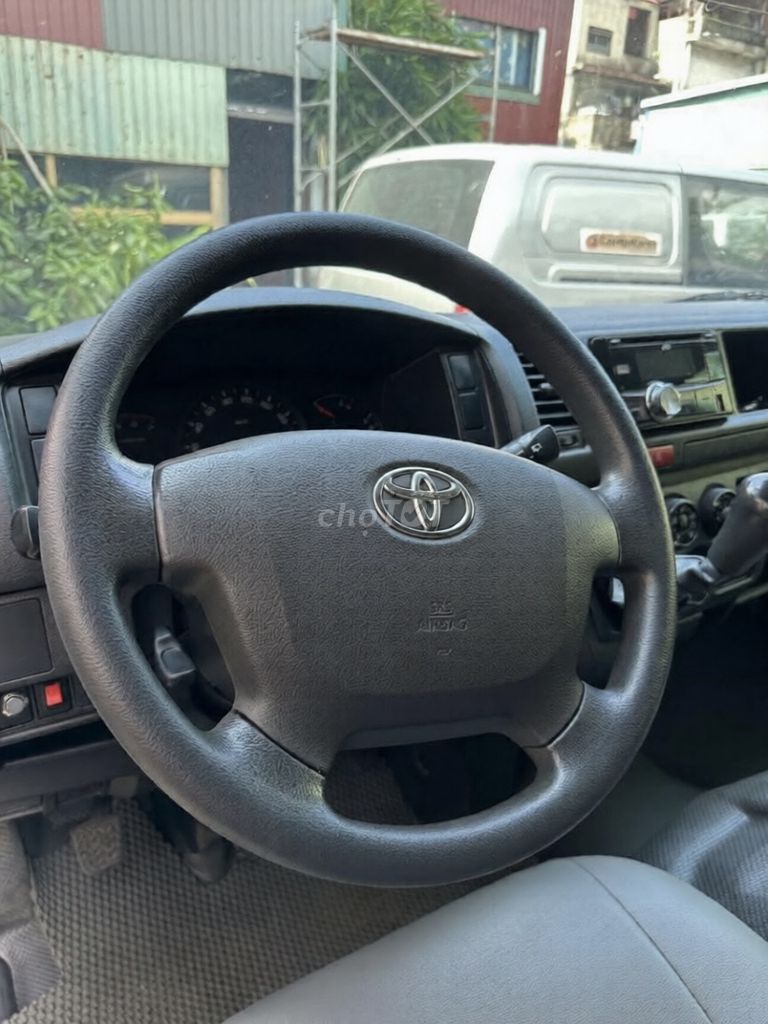 Toyota Hiace 2016 - ảnh 5