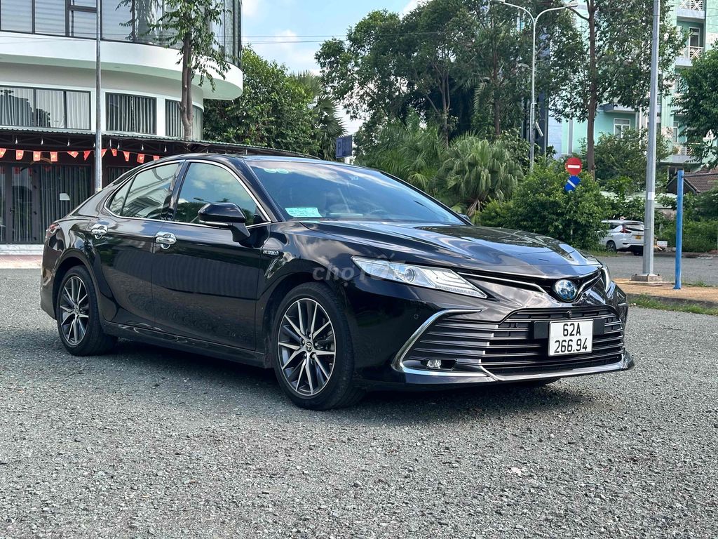 Toyota Camry 2022 - ảnh 1