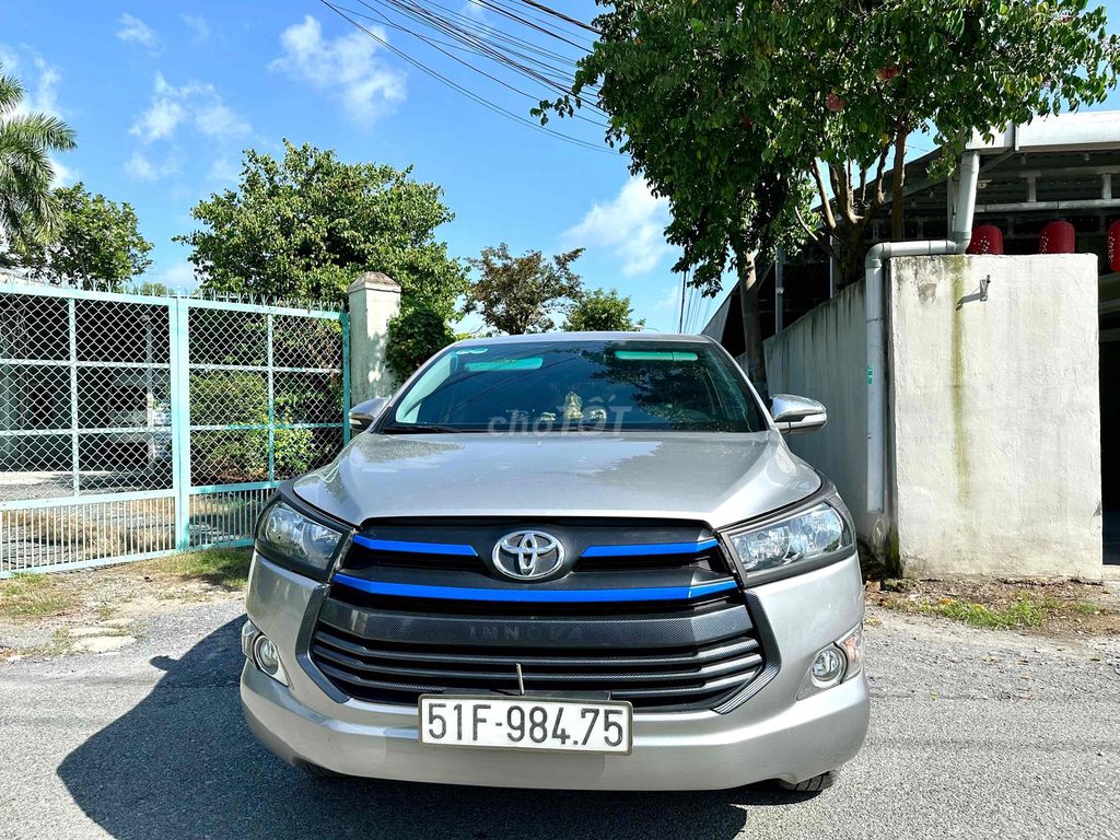 Toyota Innova - ảnh 1