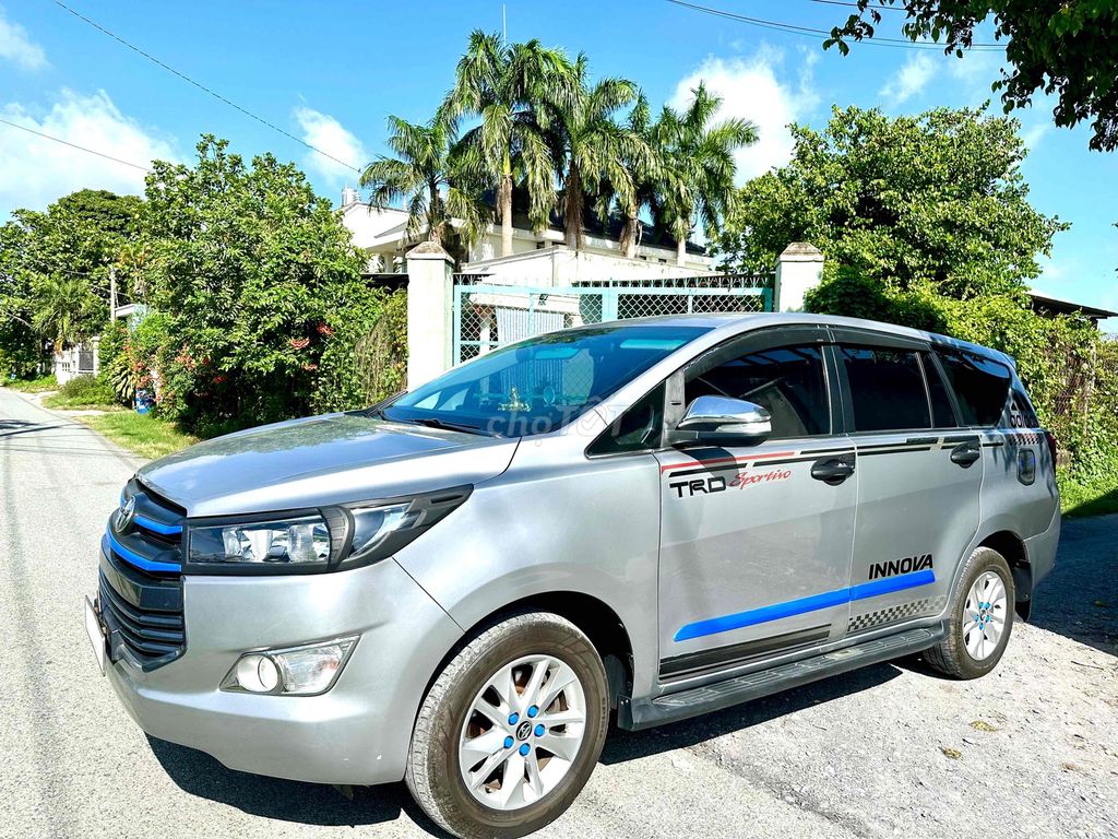 Toyota Innova - ảnh 2