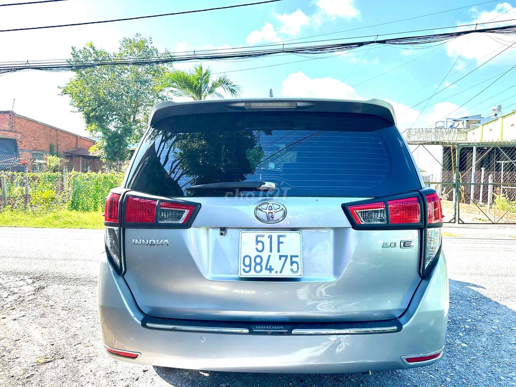 Toyota Innova - ảnh 5