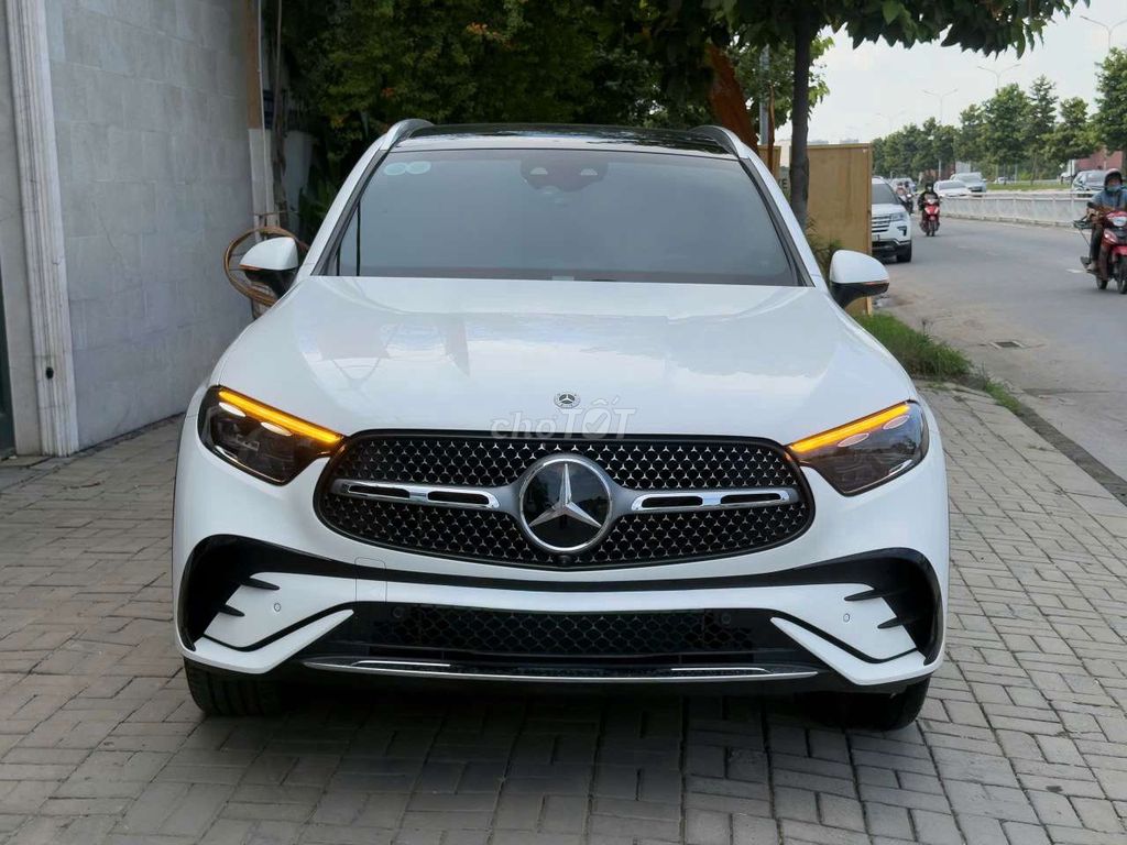Mercedes-Benz GLC 300 4Matic 2023 - ảnh 1