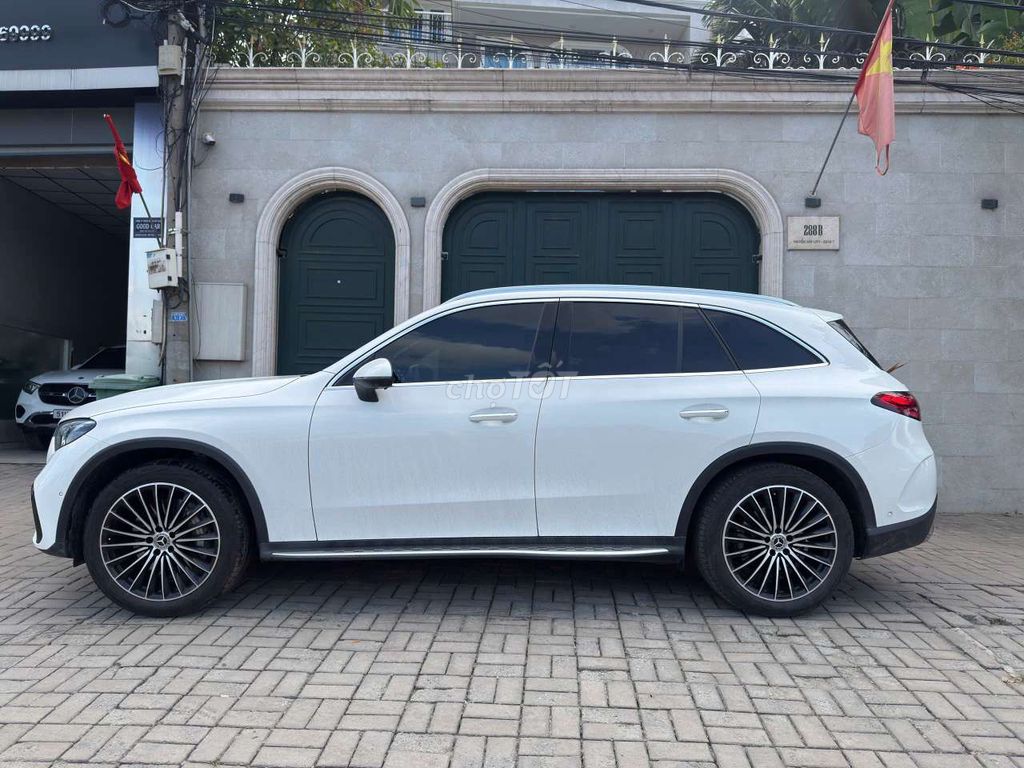 Mercedes-Benz GLC 300 4Matic 2023 - ảnh 4