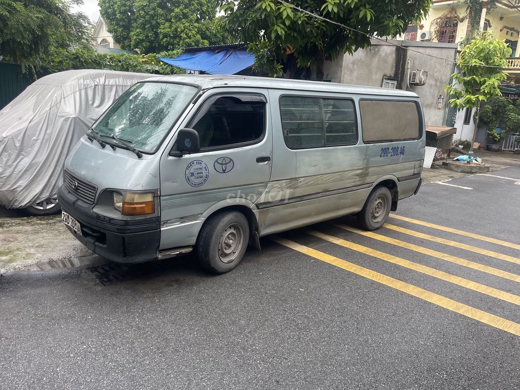 Toyota Hiace 2002 - ảnh 2