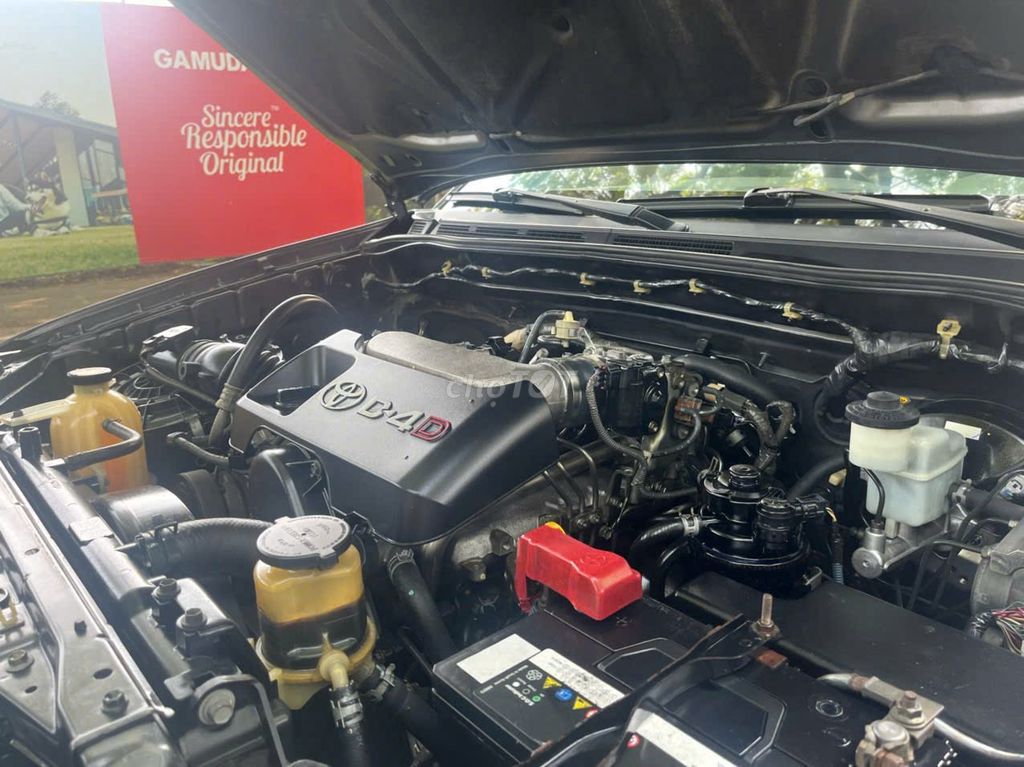 Toyota Fortuner 2011 - ảnh 3