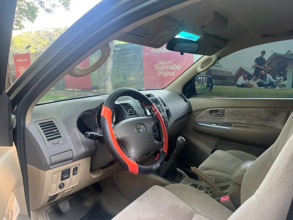 Toyota Fortuner 2011 - ảnh 4
