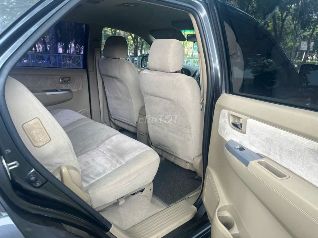 Toyota Fortuner 2011 - ảnh 5