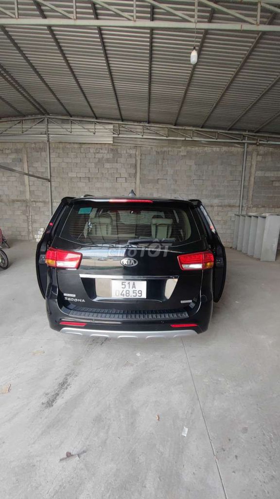 Kia Sedona - ảnh 2